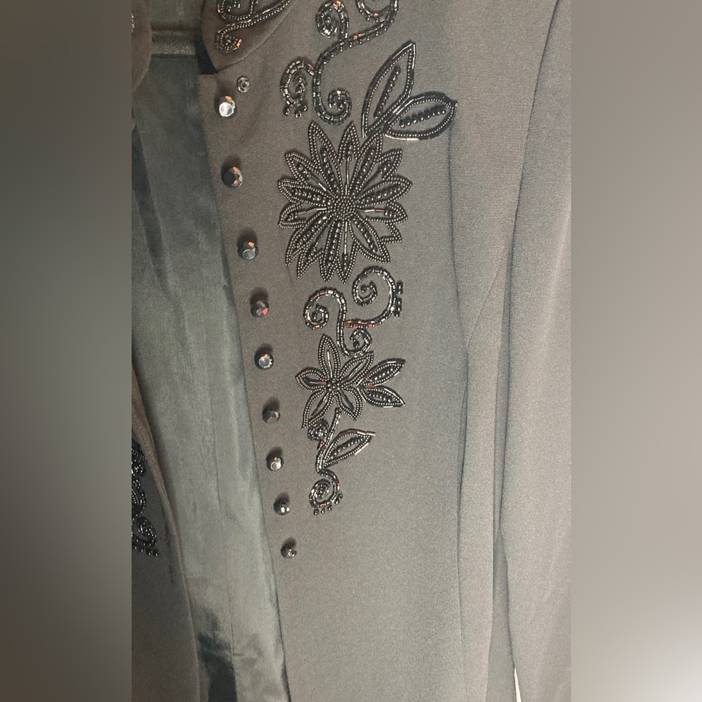 Liz Claiborne Embellished front and Collar Suit Jacket - Picture 4 of 6